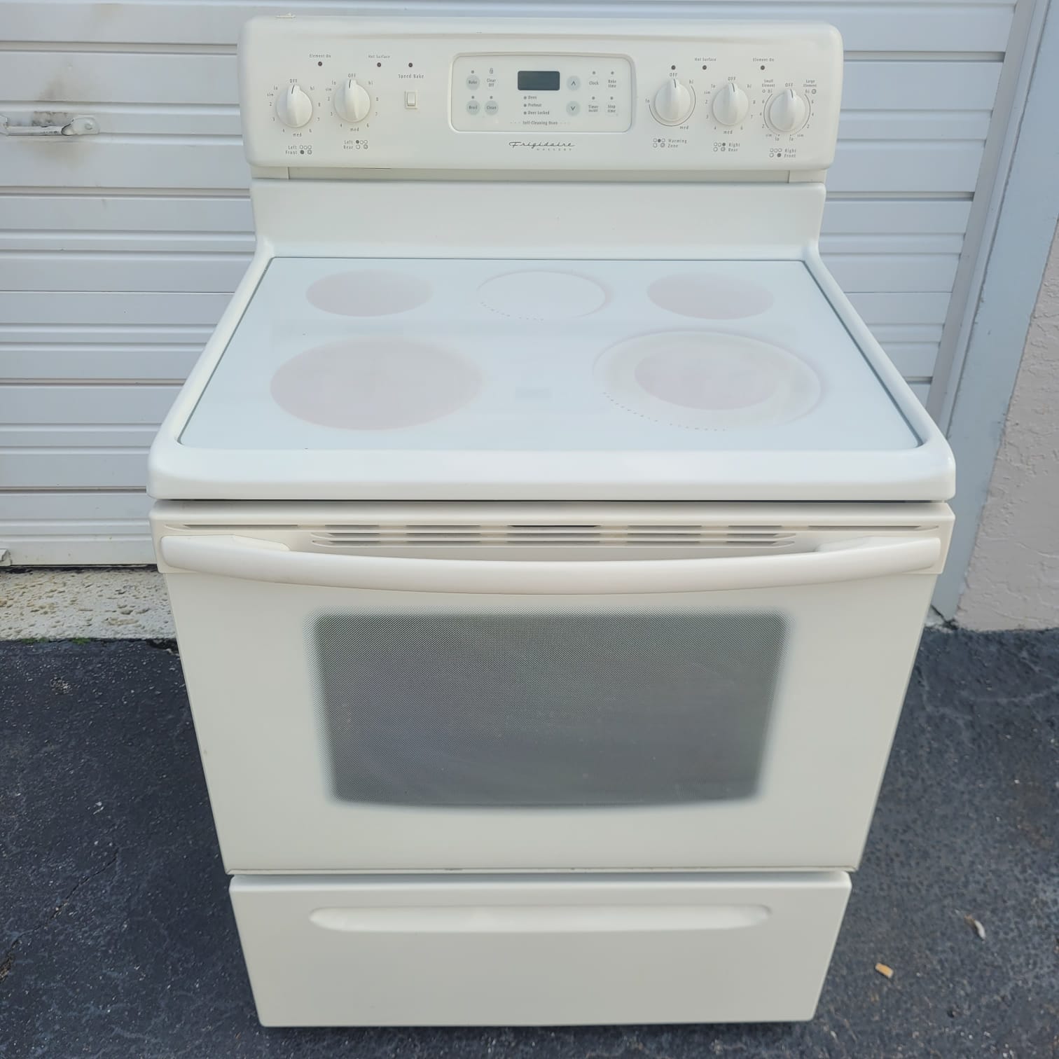 Frigidaire-Electric-Stove Frigidaire-Electric-Stove